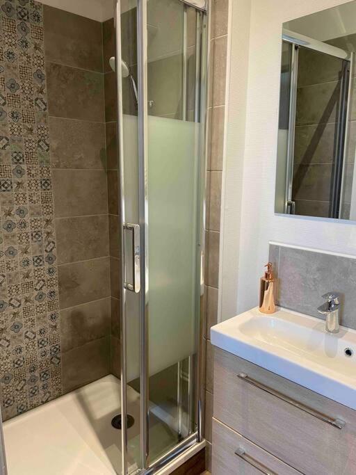 T2 Face Gare Sncf Appart Hotel Le Cygne 1 부르주 외부 사진